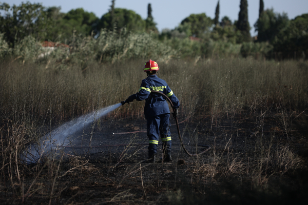 Υπό μερικό έλεγχο η φωτιά σε χώρο ανακύκλωσης στον Ασπρόπυργο