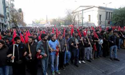 Σε εξέλιξη συγκεντρώσεις σε Ομόνοια και Σύνταγμα κατά των μέτρων