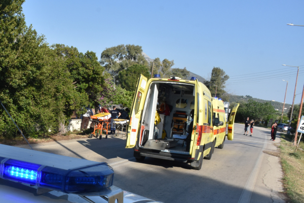 Τροχαίο ατύχημα στα Ιωάννινα - Απεγκλωβίστηκαν από αυτοκίνητο μητέρα και ο ανήλικος γιος της