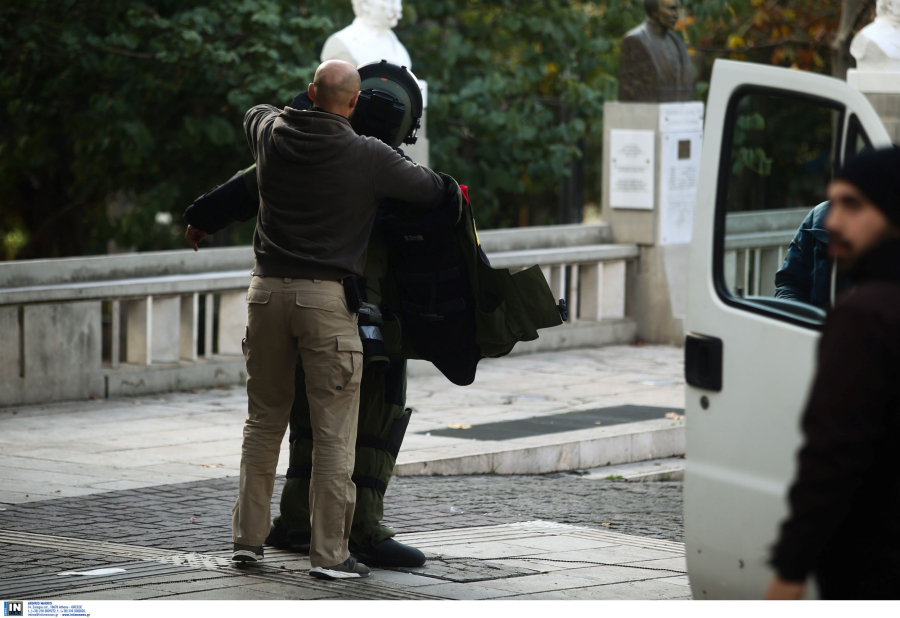 Ελεγχόμενη έκρηξη στο κέντρο της Αθήνας, άνοιξαν οι δρόμοι