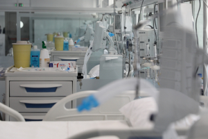 Γρίπη: Ένας νεκρός και τρεις στη ΜΕΘ - Σε άνοδο και ο κορονοϊός με 91 εισαγωγές