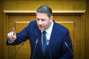 Ανδρουλάκης σε Μητσοτάκη: Αφήστε τους φθηνούς συνδικαλισμούς και απαντήστε σε αυτά που αφορούν την κοινωνία