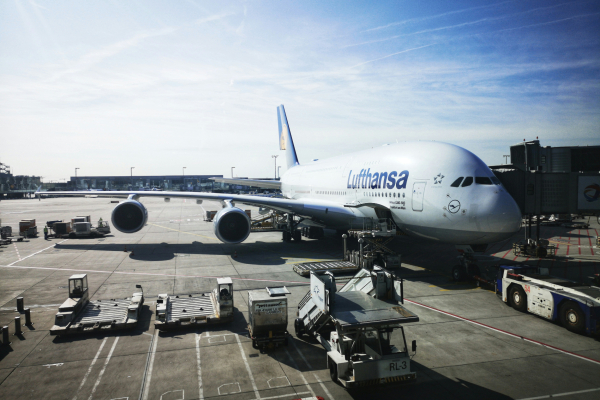 Lufthansa και KLM επιστρέφουν σχεδόν 1 δισ. δολ. σε επιβάτες
