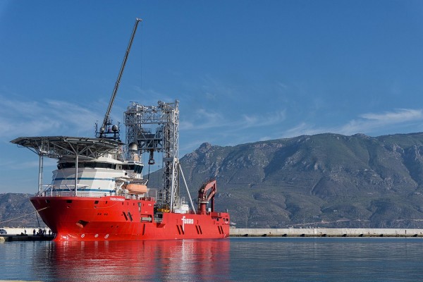 Στον Κορινθιακό για έρευνες το γεωτρύπανο Fugro Synergy