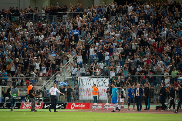 UEFA: Tιμώρησε τη Φενέρ για τα συνθήματα υπέρ του Πούτιν