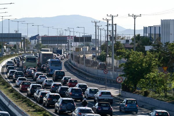 Κίνηση τώρα: Μπλακ άουτ στην Αθήνα, το άνοιγμα των σχολείων προκαλεί μποτιλιάρισμα