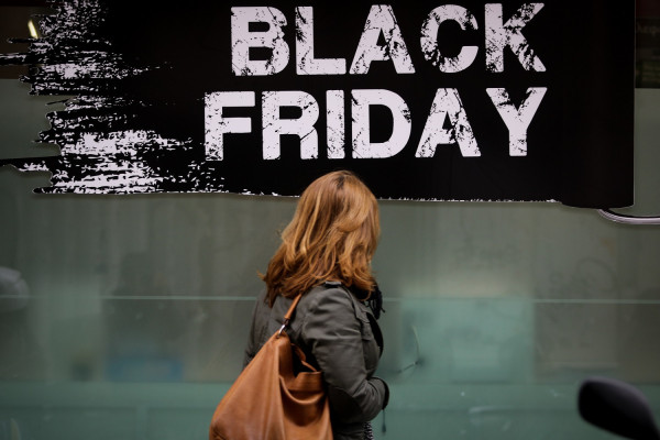 Εκπτώσεις 2019: Ερχονται Black Friday και Cyber Monday - Ποιες Κυριακές θα είναι ανοιχτά τα καταστήματα 