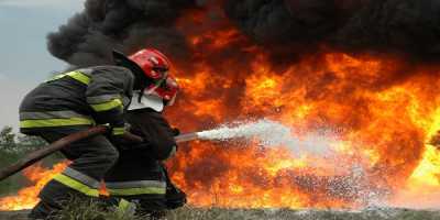 Σε εξέλιξη μεγάλη πυρκαγιά στην Μάνη εκκενώθηκε χωριό