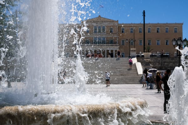 Σε ισχύ το έκτακτο δελτίο καιρού με τον καύσωνα να «χτυπά» με 42αρια -Οδηγίες και tips για την προστασία σας (εικόνες)