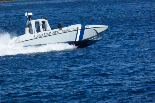 Τους διέσωσε το Λιμενικό και τώρα καλούνται να πληρώσουν «πρόστιμο» πολλών χιλιάδων ευρώ!