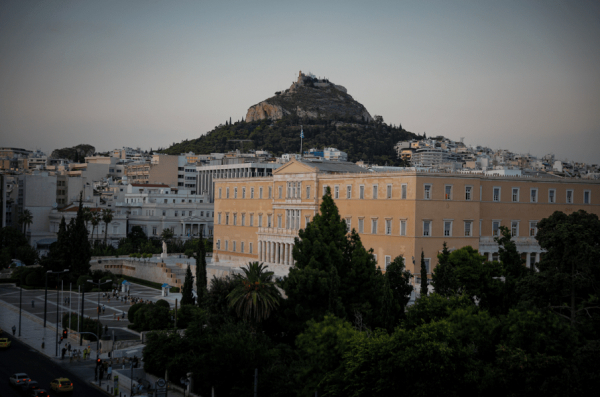 Τι «σημαίνει» η πρόταση μομφής που κατέθεσε ο Αλέξης Τσίπρας