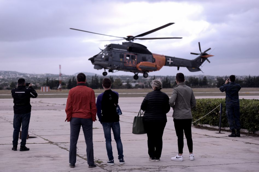 Μαθητές θα πετάξουν με ελικοφόρα της Πολεμικής Αεροπορίας – Πού δηλώνετε συμμετοχή