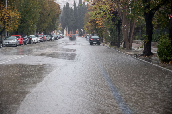 Αγριεύει ο καιρός: Έκτακτο δελτίο επιδείνωσης με καταιγίδες, χαλάζι και κεραυνούς