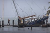 Τυφώνας Μίλτον: Τουλάχιστον 10 νεκροί, βίντεο από drone που κόβουν την ανάσα