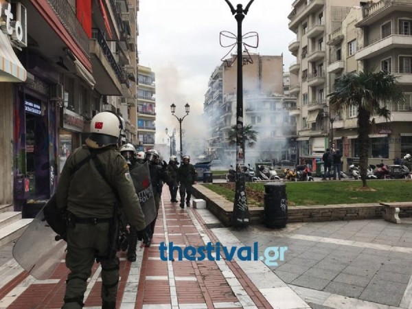 Ξύλο και χημικά στη Θεσσαλονίκη (pic + video)