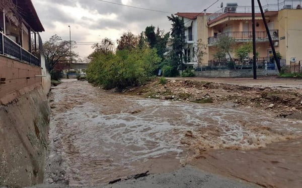 Λάρισα: Σοβαρές ζημίες από την κακοκαιρία - Κινδύνεψε ηλικιωμένος