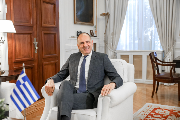 Παραμένουν οι απορίες από τη δήλωση Γεραπετρίτη
