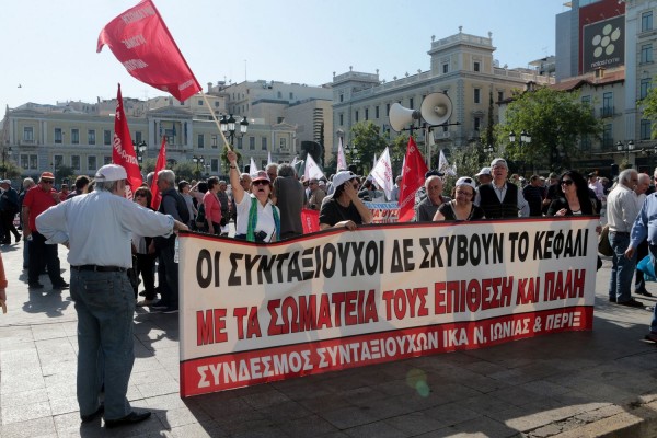 Στους δρόμους οι συνταξιούχοι για το «ψαλίδι» στις συντάξεις