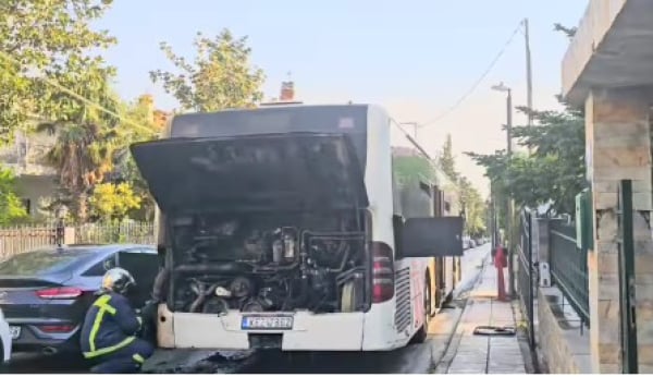 Φωτιά σε εν κινήσει λεωφορείο του ΚΤΕΛ Θεσσαλονίκης (Βίντεο)