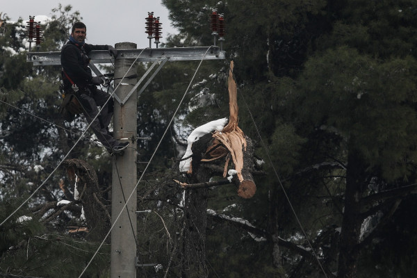 ΔΕΔΔΗΕ: Χωρίς ρεύμα παραμένουν 7.000 νοικοκυριά, σε ποιες περιοχές