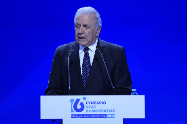 Γιατί δεν ζητούν παραίτηση Αβραμόπουλου