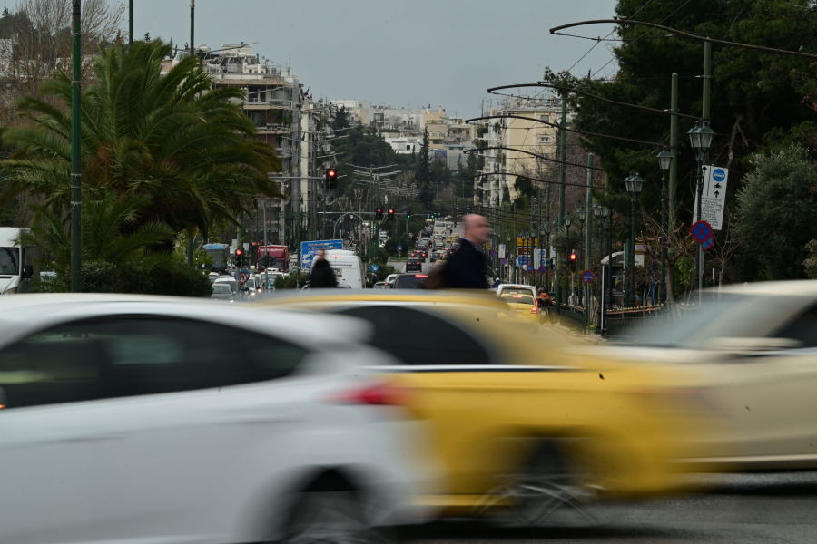 Ο νέος ΚΟΚ φέρνει χαμηλότερα όρια ταχύτητας στον αστικό ιστό - Τι αλλάζει με τις ποινές