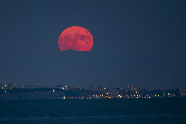 Πανσέληνος Ιουλίου 2024: Πότε το «Φεγγάρι του Ελαφιού» θα φωτίσει τον ουρανό