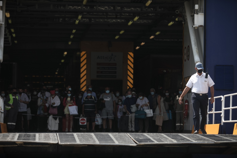 Πρωτομαγιά: Φεύγουν... γεμάτα τα πλοία και τα ΚΤΕΛ, οι προορισμοί με τις μεγάλες πληρότητες