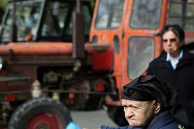 Σε αναμονή αλλα έτοιμοι να κατέβουν στους δρόμους οι αγρότες