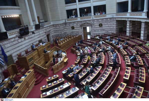 Βουλή: Ενστάσεις αντισυνταγματικότητας από ΣΥΡΙΖΑ και ΠΑΣΟΚ για το άρθρο Γεωργιάδη