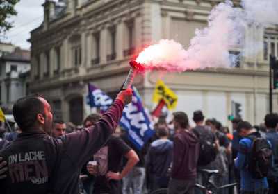 Επεισόδια, τραυματίες και συλλήψεις σε διαδηλώσεις στη Γαλλία για το εργασιακό