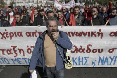 Σε απεργιακό συναγερμό καλεί η ΠΑΣΕΒΕ