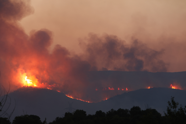 Καίγεται για τρίτη ημέρα η Καβάλα, εθελοντική φύλαξη του όρους Παγγαίου