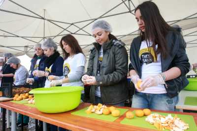 «Τραπέζι αγάπης» για πολίτες που αντιμετωπίζουν τις συνέπειες της κρίσης