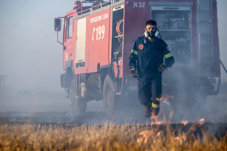 Φωτιά τώρα σε αγροτοδασική έκταση στο Παλαιόκαστρο Ελασσόνας