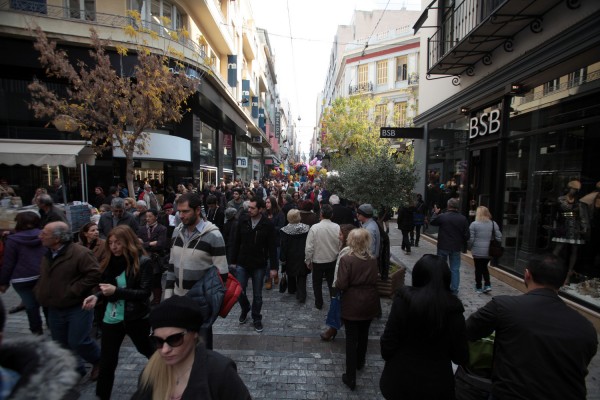 Κλειστά αύριο τα καταστήματα - Ξεκινούν εκπτώσεις τη Δευτέρα