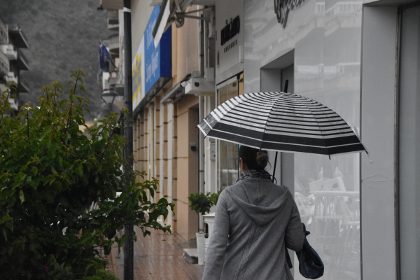 Άστατος ο καιρός με βροχές και καταιγίδες σε όλη τη χώρα