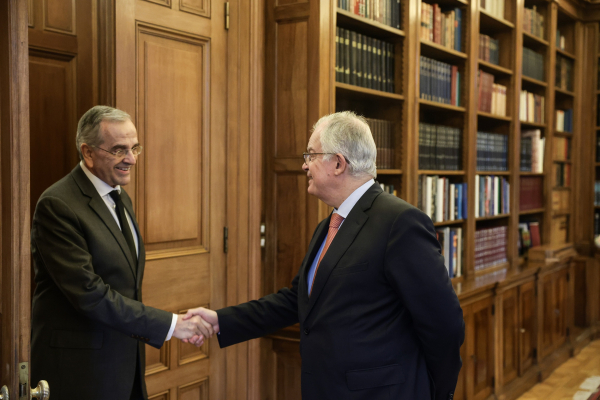 Μια παράγραφο για Σαμαρά, ολόκληρο ρεπορτάζ για Τσίπρα