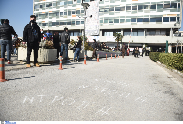 Ελεύθερη η 28χρονη για τις μολότοφ στο ΑΠΘ, τι ανέφερε στην απολογία της