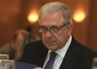 Αβραμόπουλος: «Σαφώς αντίκειται στο κοινοτικό δίκαιο η απόφαση της Αυστρίας»