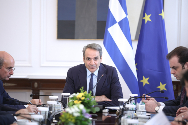 Γιατί από τώρα ο Κυριάκος ζητάει από τον Πατριάρχη να τελέσει το γάμο του γιού του;