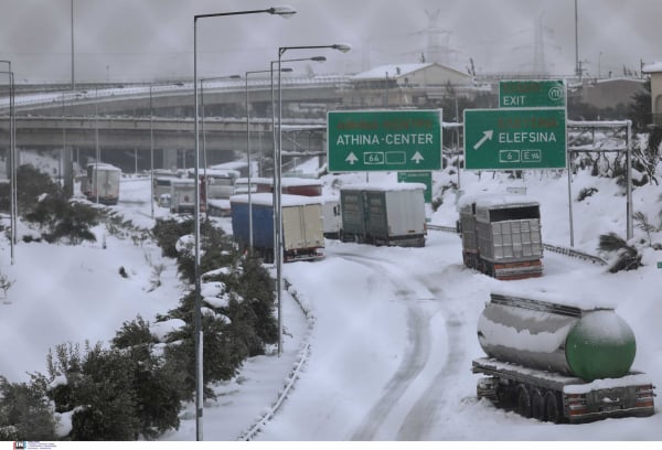 Ποιοι δρόμοι παραμένουν κλειστοί στην Αττική, πού χρειάζονται αντιολισθητικές αλυσίδες