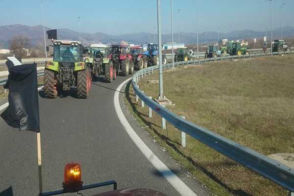 Αγρότες: Αποκλεισμός 72 ωρών από αύριο του τελωνείου Νυμφαίας - Κλειστή και η Εγνατία