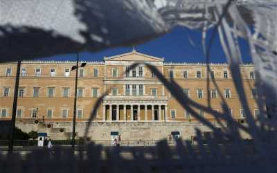 Συλλαλητήριο με κεντρικό σύνθημα «Δεν εκβιαζόμαστε» στο Σύνταγμα