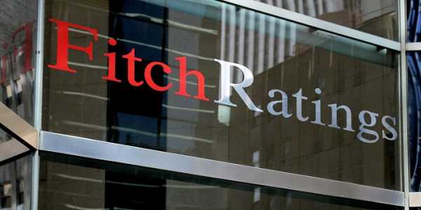 Σε αναβάθμιση της Ελλάδας προχωρά ο οίκος Fitch