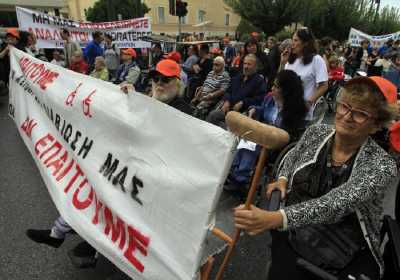 ΕΣΑμεΑ: Ράβε - ξήλωνε στα επιδόματα πρόνοιας