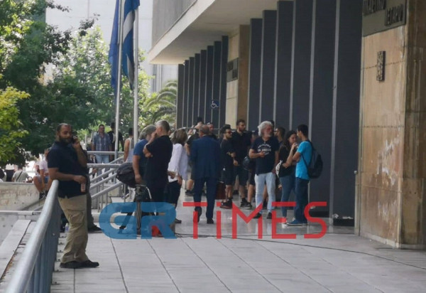 Συγκέντρωση αλληλέγγυων για τους δύο ληστές του ΑΧΕΠΑ