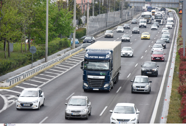 Κίνηση τώρα: Κυκλοφοριακά προβλήματα σε Αττική Οδό και Κηφισό