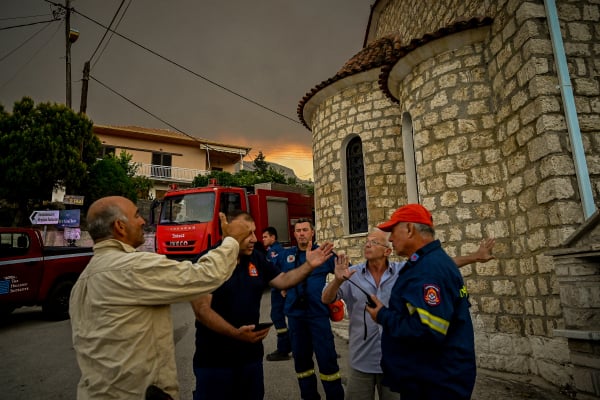 Κλειστά τα σχολεία στο Ξυλόκαστρο λόγω της φωτιάς