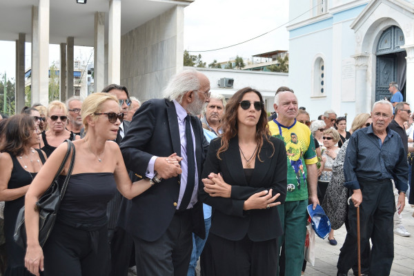 Αναβλήθηκε η δίκη για την βίλα της Ζωής Λάσκαρη